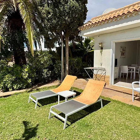 Villa Casa Lilo, En Jardin Grande,con Gran Piscina, Con Pergola Y Barbacoa *