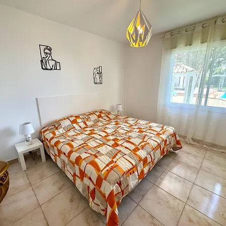 Casa Lilo, En Jardin Grande,con Gran Piscina, Con Pergola Y Barbacoa Villa