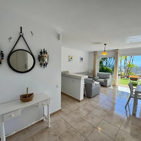 Villa Casa Lilo, En Jardin Grande,con Gran Piscina, Con Pergola Y Barbacoa *