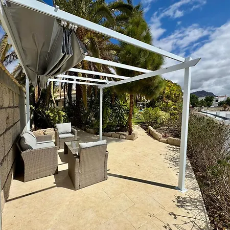 Casa Lilo, En Jardin Grande,con Gran Piscina, Con Pergola Y Barbacoa