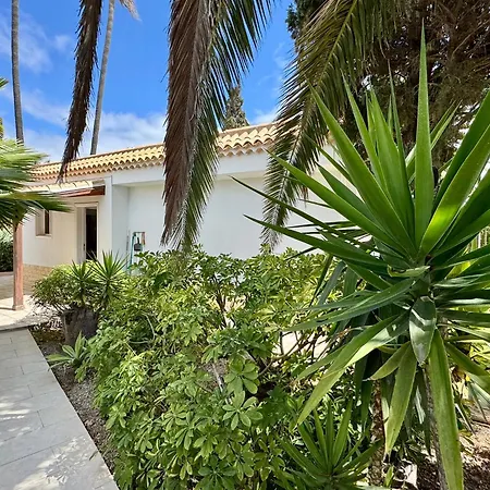Casa Lilo, En Jardin Grande,con Gran Piscina, Con Pergola Y Barbacoa Willa