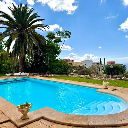 Casa Lilo, En Jardin Grande,con Gran Piscina, Con Pergola Y Barbacoa *