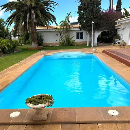 Casa Lilo, En Jardin Grande,con Gran Piscina, Con Pergola Y Barbacoa