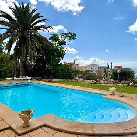 Casa Lilo, En Jardin Grande,con Gran Piscina, Con Pergola Y Barbacoa Villa