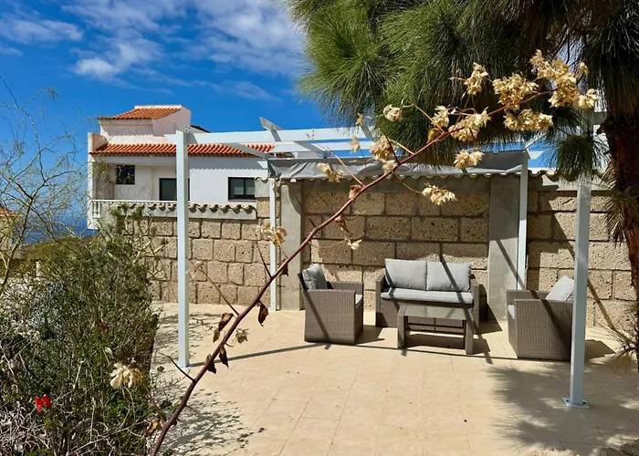 Casa Lilo, En Jardin Grande,con Gran Piscina, Con Pergola Y Barbacoa