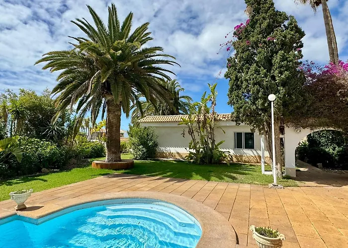 Casa Lilo, En Jardin Grande,con Gran Piscina, Con Pergola Y Barbacoa ヴィラ アロナ