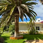 Casa Lilo, En Jardin Grande,con Gran Piscina, Con Pergola Y Barbacoa Villa