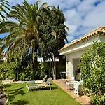 Casa Lilo, En Jardin Grande,con Gran Piscina, Con Pergola Y Barbacoa *
