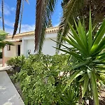 Casa Lilo, En Jardin Grande,con Gran Piscina, Con Pergola Y Barbacoa Villa