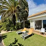 Villa Casa Lilo, En Jardin Grande,con Gran Piscina, Con Pergola Y Barbacoa