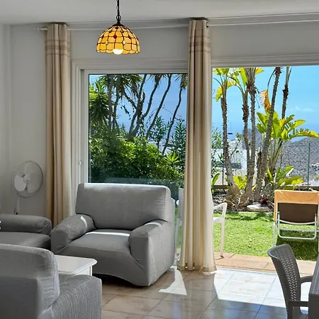 Villa Casa Lilo, En Jardin Grande,con Gran Piscina, Con Pergola Y Barbacoa