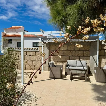 Casa Lilo, En Jardin Grande,con Gran Piscina, Con Pergola Y Barbacoa