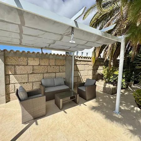 Villa Casa Lilo, En Jardin Grande,con Gran Piscina, Con Pergola Y Barbacoa