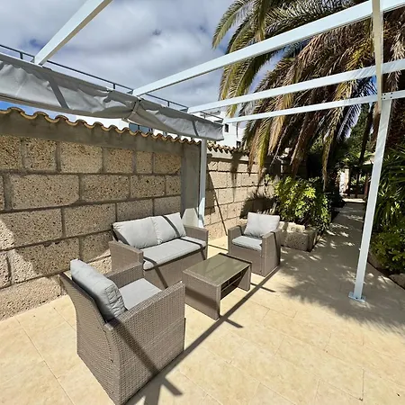 Villa Casa Lilo, En Jardin Grande,con Gran Piscina, Con Pergola Y Barbacoa