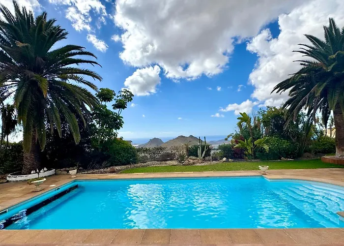 Casa Lilo, En Jardin Grande,con Gran Piscina, Con Pergola Y Barbacoa 别墅
