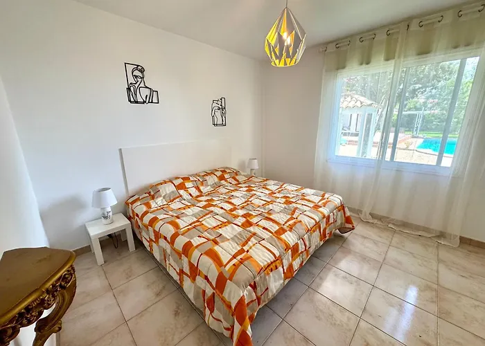 Casa Lilo, En Jardin Grande,con Gran Piscina, Con Pergola Y Barbacoa 别墅