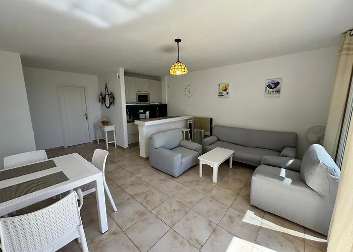 Casa Lilo, En Jardin Grande,con Gran Piscina, Con Pergola Y Barbacoa 别墅 *