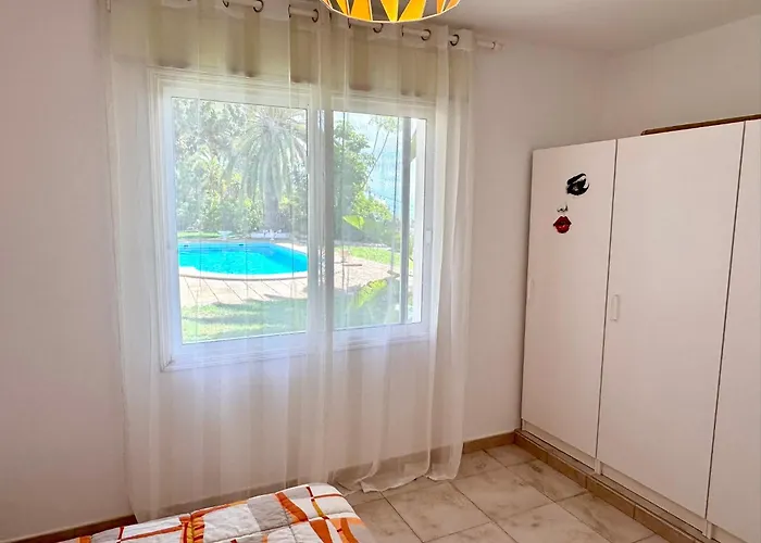 Villa Casa Lilo, En Jardin Grande,con Gran Piscina, Con Pergola Y Barbacoa *