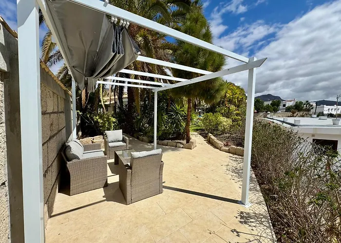 Casa Lilo, En Jardin Grande,con Gran Piscina, Con Pergola Y Barbacoa