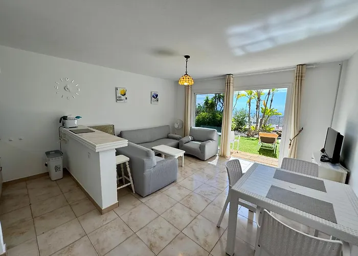 Casa Lilo, En Jardin Grande,con Gran Piscina, Con Pergola Y Barbacoa *