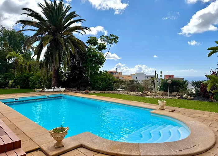 Casa Lilo, En Jardin Grande,con Gran Piscina, Con Pergola Y Barbacoa Villa